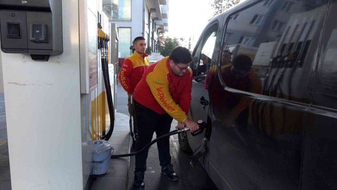 Akaryakıt İstasyonundaki Yangını Söndüren Çalışan O Anları Anlattı