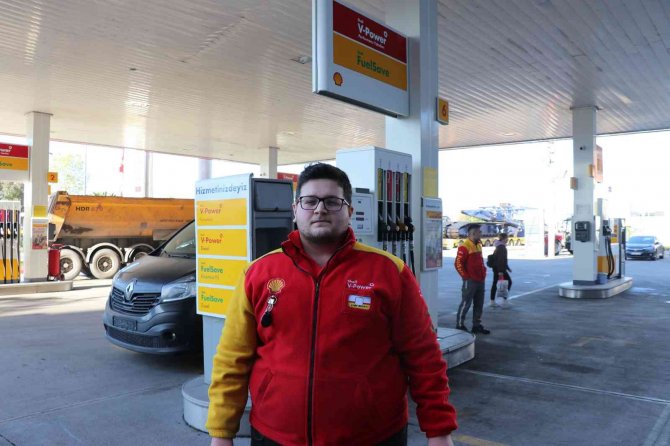 Akaryakıt İstasyonundaki Yangını Söndüren Çalışan O Anları Anlattı