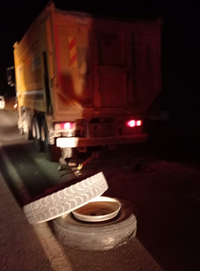 Emniyet Şeridinde Feci Kaza: 2 Yaralı