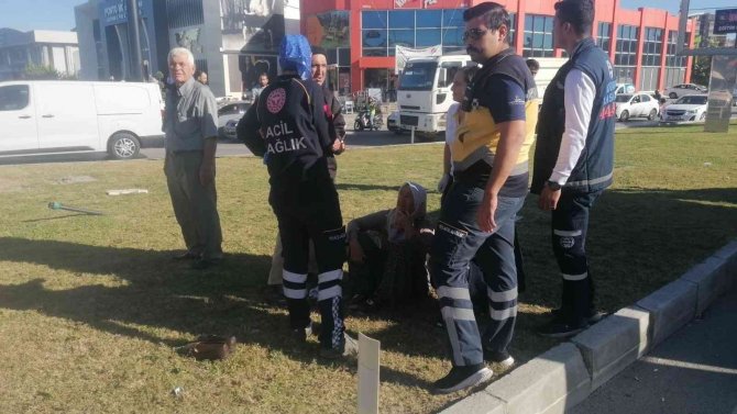 Antalya’da Otomobil Ve 2 Motosikletin Çarpıştığı Kazada 2 Kişi Yaralandı