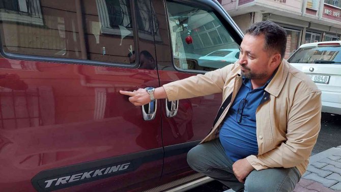 Gaziosmanpaşa’da 2 Çocuğun Zarar Veren Oyunu Kamerada: 7 Aracı Boydan Boya Bıçakla Çizdiler