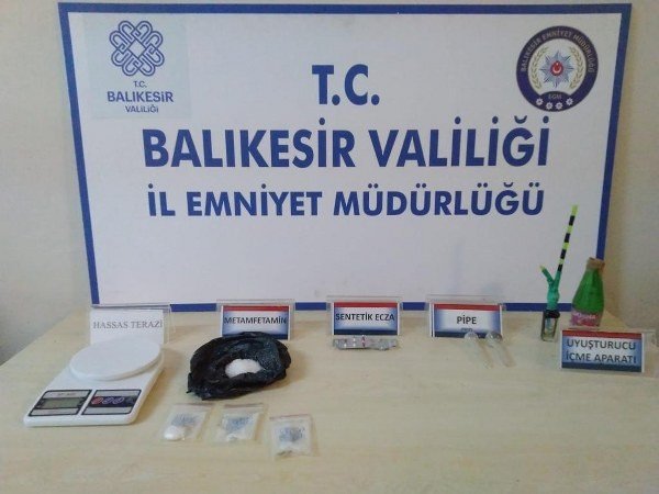 Susurluk’ta Yabancı Uyruklu 3 Kişiye Uyuşturucu Operasyonu