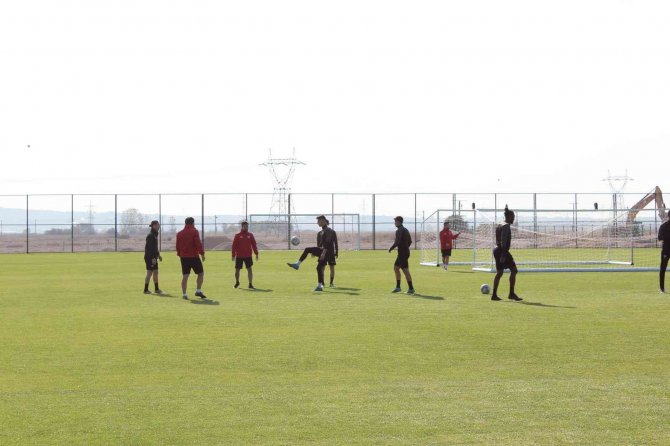 Bandırmaspor, Altay Maçı Öncesi Hazırlıklarını Sürdürüyor