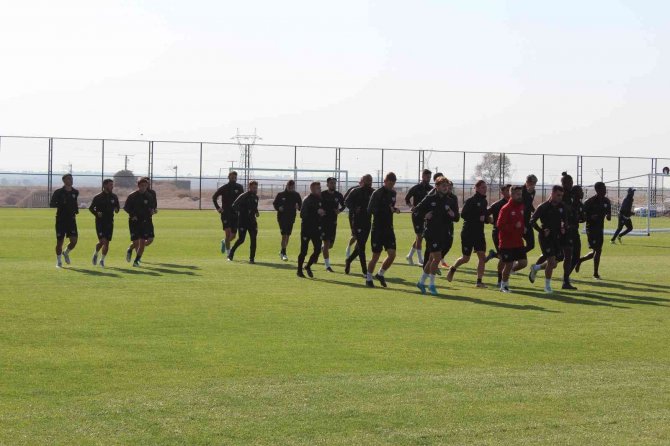 Bandırmaspor, Altay Maçı Öncesi Hazırlıklarını Sürdürüyor