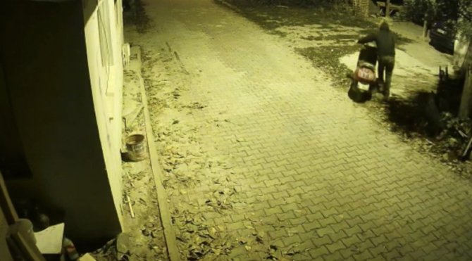 Motosiklet Hırsızı Önce Kameralara Sonra Polis Yakalandı