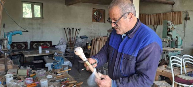 Ceviz Ağacına Şekil Veren Üçüncü Kuşak Baston Ustası