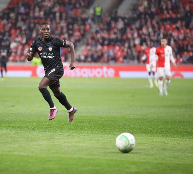 Sivassporlu Max Gradel Gol Sayısını 5 Yaptı