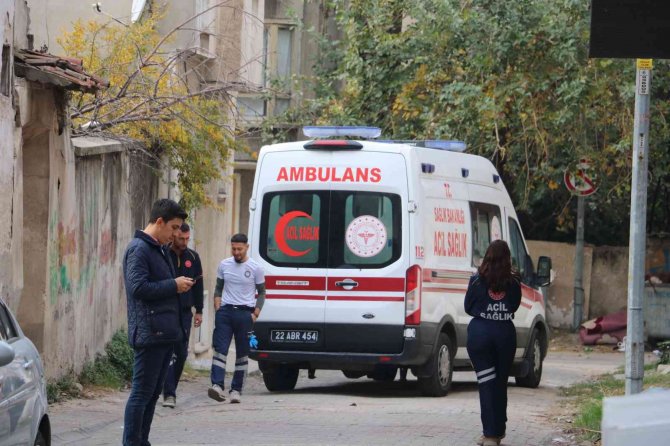 Edirne’de Pes Dedirten Olay: Apartman İçinde Hurda Yakan Şahıs Yangına Neden Oldu