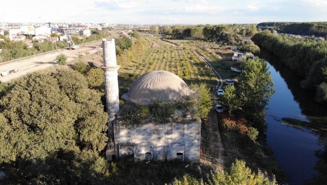 Edirne’de Evliya Kasım Paşa Camisi Definecilere Ve Uyuşturucu Bağımlılarına Bırakıldı