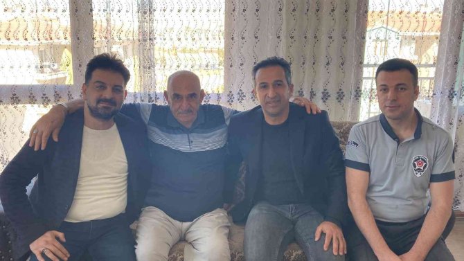 Kalp Masajı İle Hayatta Tutmuştu, Şimdi Bir Araya Geldiler