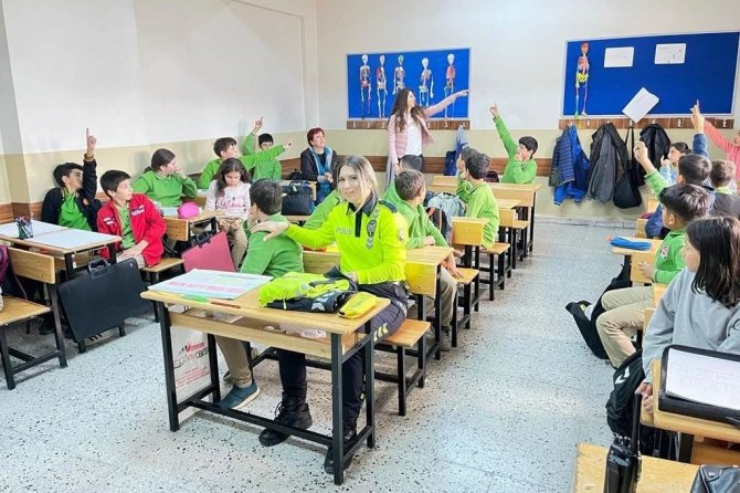 Erzincan’da Öğrenci Ve Öğretmenlere Suçtan Korunma Yöntemleri Anlatılıyor