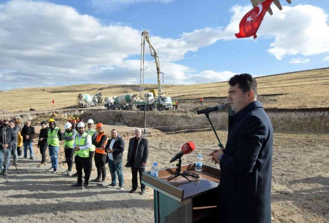 Vali Memiş: “2 Bin Rakımda Türkiye’nin Üreten Şehri Olacağız”