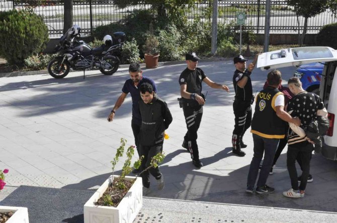 Fethiye’de Kendini Polis Olarak Tanıtan 2 Gaspçı Tutuklandı
