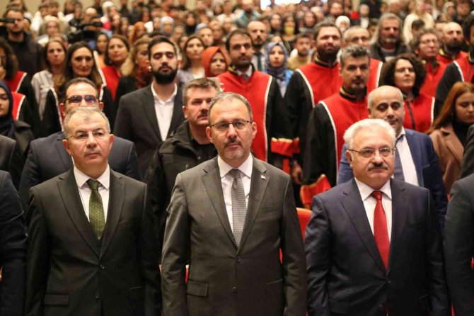 Bakan Kasapoğlu, Artvin’de Üniversite Öğrencileriyle Bir Araya Geldi