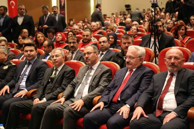 Bakan Kasapoğlu, Artvin’de Üniversite Öğrencileriyle Bir Araya Geldi