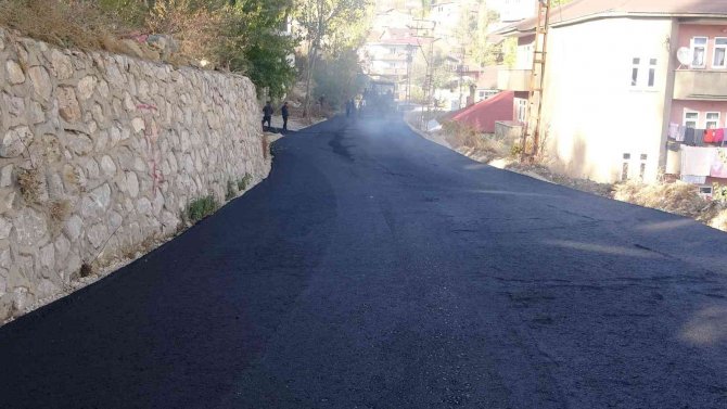Yüksekova’da 40 Yıllık Yol Asfaltlama Sıkıntısı Giderildi