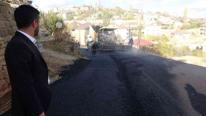 Yüksekova’da 40 Yıllık Yol Asfaltlama Sıkıntısı Giderildi