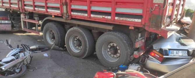 Freni Boşalan Tır, Otomobil İle 15 Motosikleti Ezdi