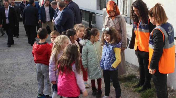 "Deprem Anı, Çök Kapan Tutun Ve Tahliye Tatbikatı" Yapıldı