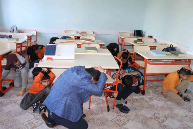 Kilis’te ‘Deprem Ve Tahliye Tatbikatı’ Yapıldı