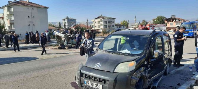 Suluova’da Trafik Kazası: 3 Yaralı