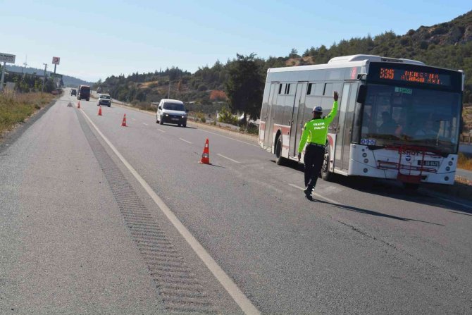 İ̇zmir’de Trafik Denetimleri Hız Kesmeden Devam Ediyor