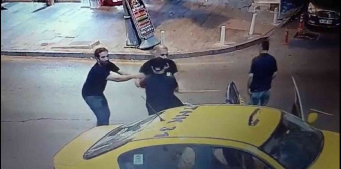 İ̇stanbul’da Dehşet Anları Kamerada: Önce Silahla Vurdular Sonra Sopayla Dövdüler