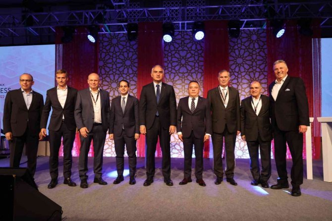 Bakan Ersoy, Türkiye’ye En Çok Ziyaretçi Gönderen Ülkeyi Açıkladı