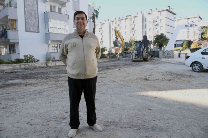 Kuşadası Belediyesi’nin Yol Yenileme Çalışmaları Devam Ediyor