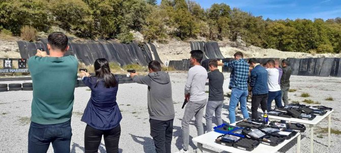 Kütahya’da Orman Mühendisi Ve Orman Muhafaza Memurlarına Silah Atış Eğitimi
