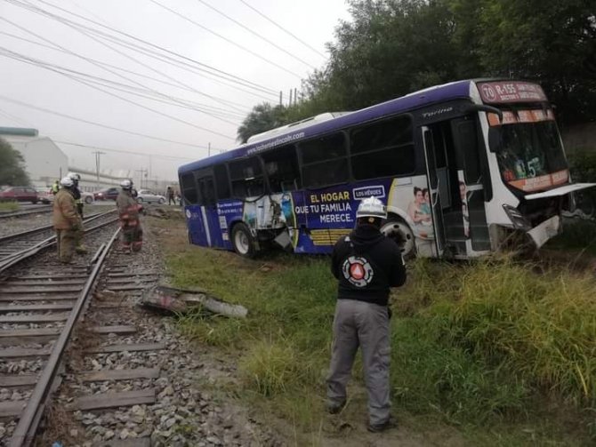 Meksika’da Tren Otomobil Ve Otobüsü Biçti: 1 Ölü, 19 Yaralı