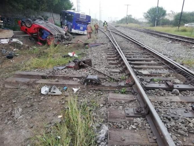 Meksika’da Tren Otomobil Ve Otobüsü Biçti: 1 Ölü, 19 Yaralı