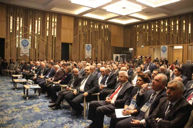 Her Yönüyle Kentsel Dönüşüm Ve Akıllı Şehir Zirve Toplantısı Gerçekleştirildi