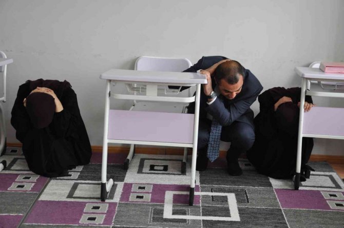 Kars’ta Deprem Tatbikatı Gerçeği Aratmadı