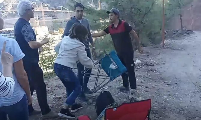 Koyu Sahiplenen Sinpaş Çalışanları, Bölgede Piknik Yapmak İsteyen Vatandaşlara Müdahale Etti