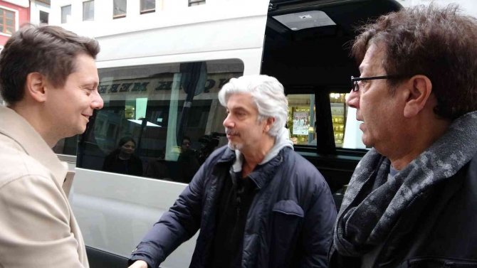 Uygur Kardeşler: “Pandemide Sahneleri Çok Özlemişiz, Tüm Oyunlarımız Dolu Geçiyor”