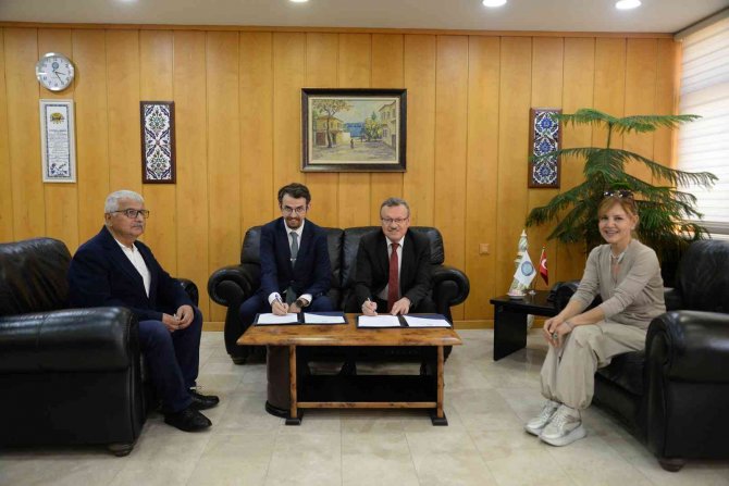 Bursa’da Tıp Öğrencilerine Yeni Burs Desteği