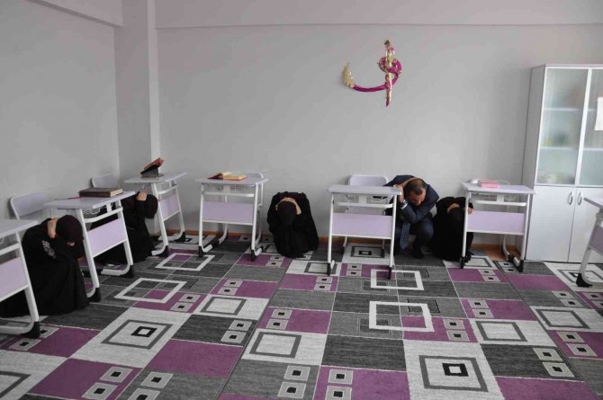 Kars’ta Deprem Tatbikatı Gerçeği Aratmadı