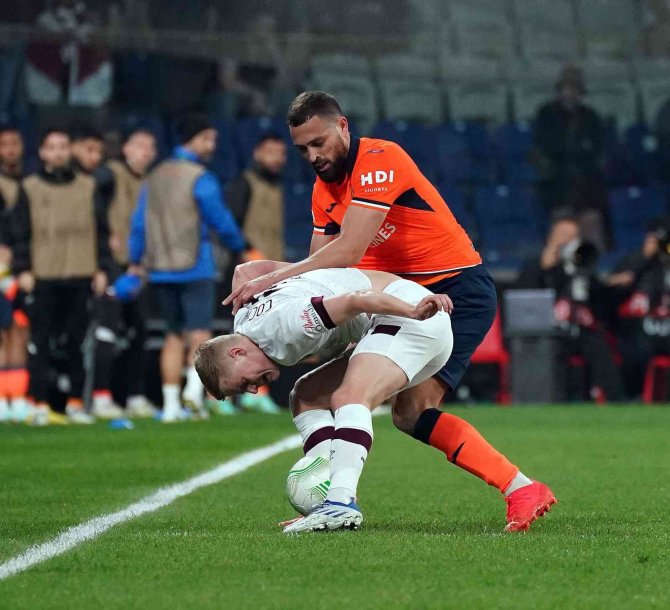 Uefa Avrupa Konferans Ligi: Medipol Başakşehir: 2 - Hearts: 0 (İ̇lk Yarı)