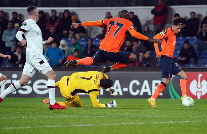 Uefa Avrupa Konferans Ligi: Medipol Başakşehir: 2 - Hearts: 0 (İ̇lk Yarı)