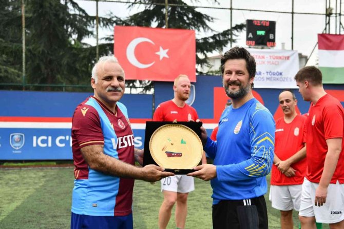 Trabzon İl Protokolü Ve Macaristan Heyeti Arasındaki Maçta Kazanan Dostluk Oldu