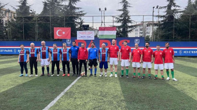 Trabzon İl Protokolü Ve Macaristan Heyeti Arasındaki Maçta Kazanan Dostluk Oldu