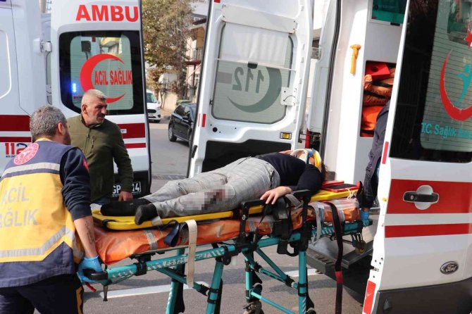 Paramparça Olan Otomobilde Can Pazarı