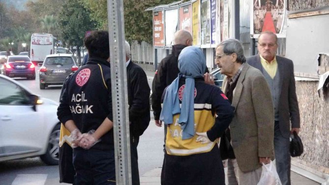 Yaşlı Adam Yolda Baygın Bir Şekilde Bulundu