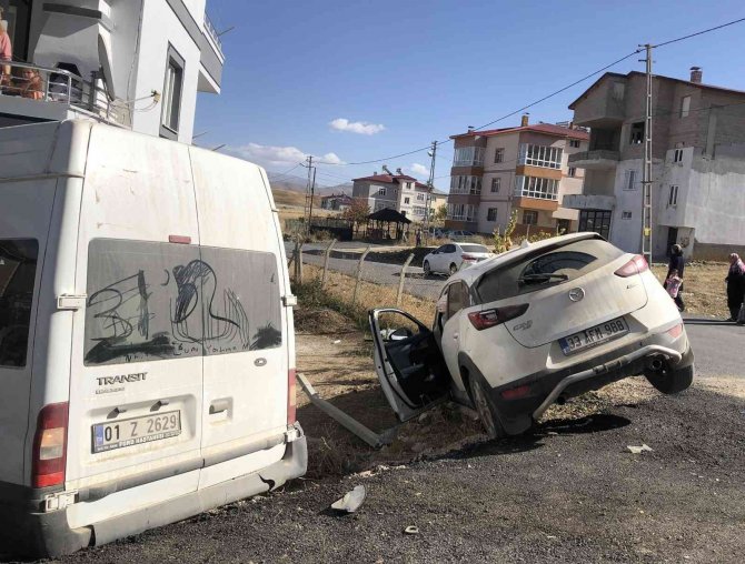 Okul Servisiyle Cip Çarpıştı: 4’ü Çocuk 6 Yaralı