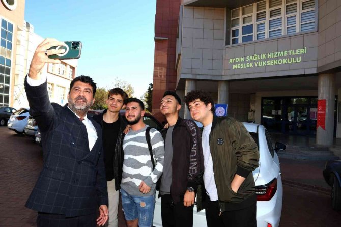 Adü Rektörü Aldemir, Öğrencilerle Bir Araya Geldi