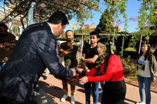 Adü Rektörü Aldemir, Öğrencilerle Bir Araya Geldi