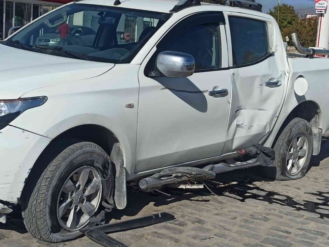 Arazi Aracıyla Çarpışan Bisiklet İkiye Bölündü, Sürücüsü Öldü