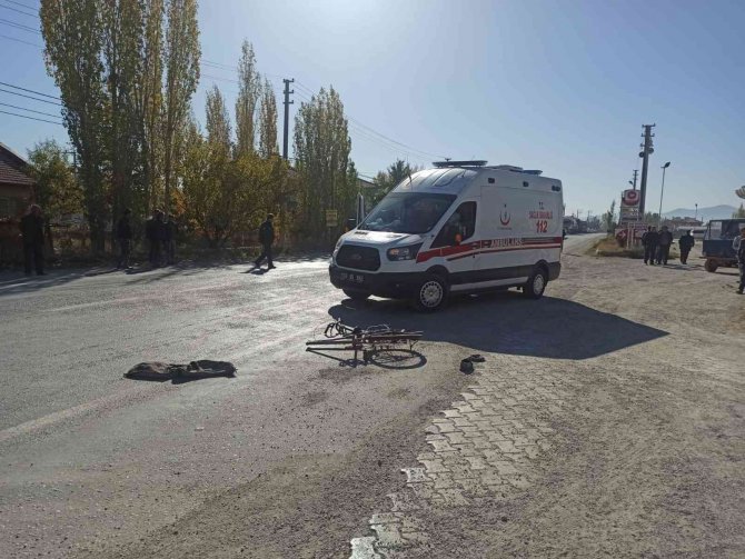 Arazi Aracıyla Çarpışan Bisiklet İkiye Bölündü, Sürücüsü Öldü