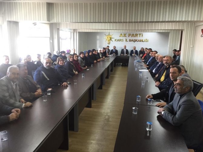 Ak Parti’li İ̇leri: "Terörle Aralarına Mesafe Koymakta Problem Yaşıyorlar"